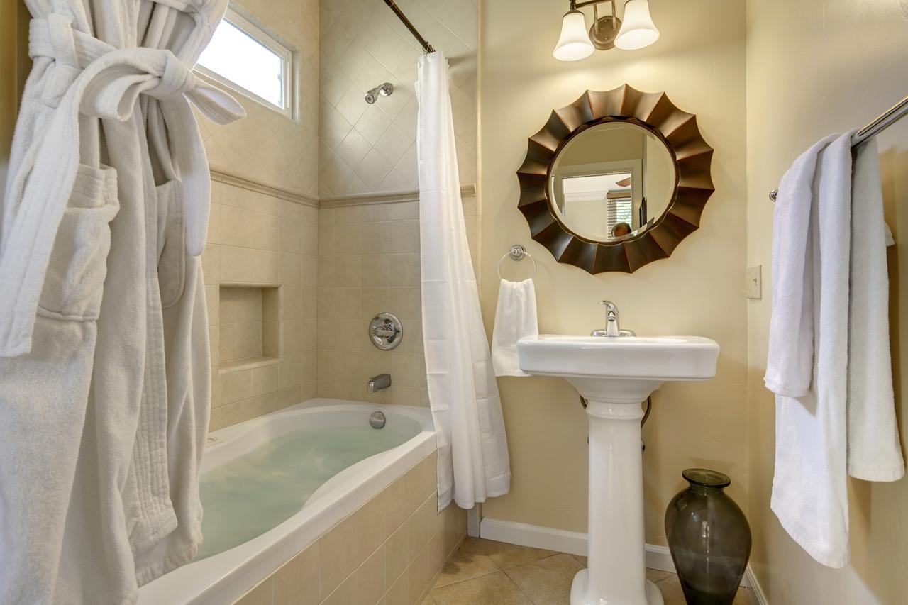 Queen Room Spa Bath