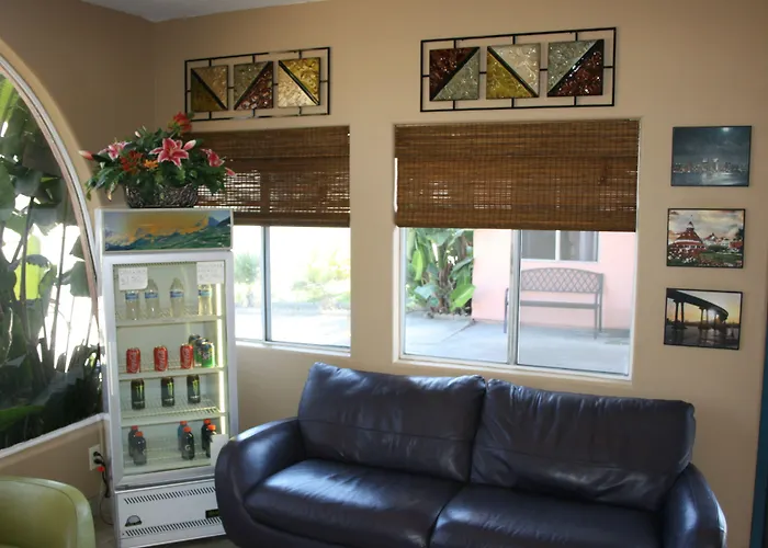 Motel: Bay Inn And Suites San Diego