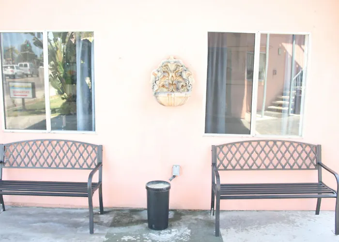 Motel: Bay Inn And Suites San Diego